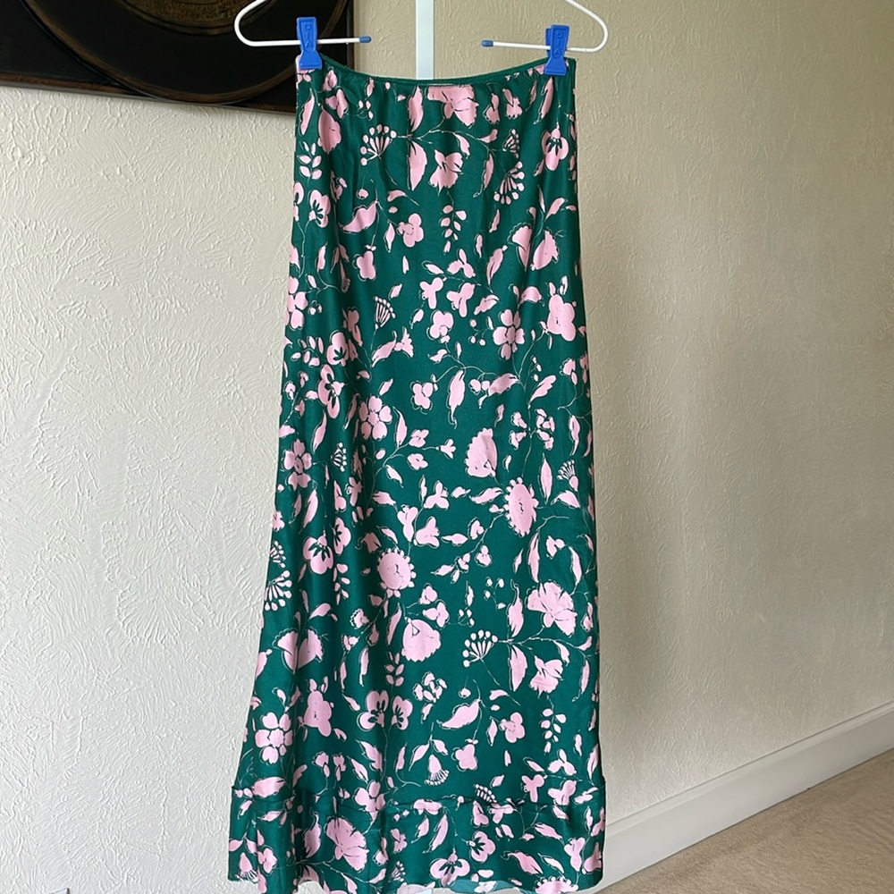 Lee Mathews 100% silk designed in Australia gorgeous floral slip skirt